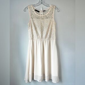 🏷️ 2/$20 Speed Control Pale Pink Lace Illusion Neckline Dress